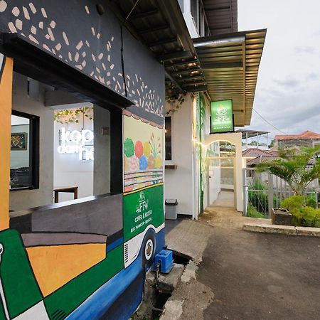 Hotel Reddoorz Syariah Near Taman Air Mancur Bogor Exteriér fotografie