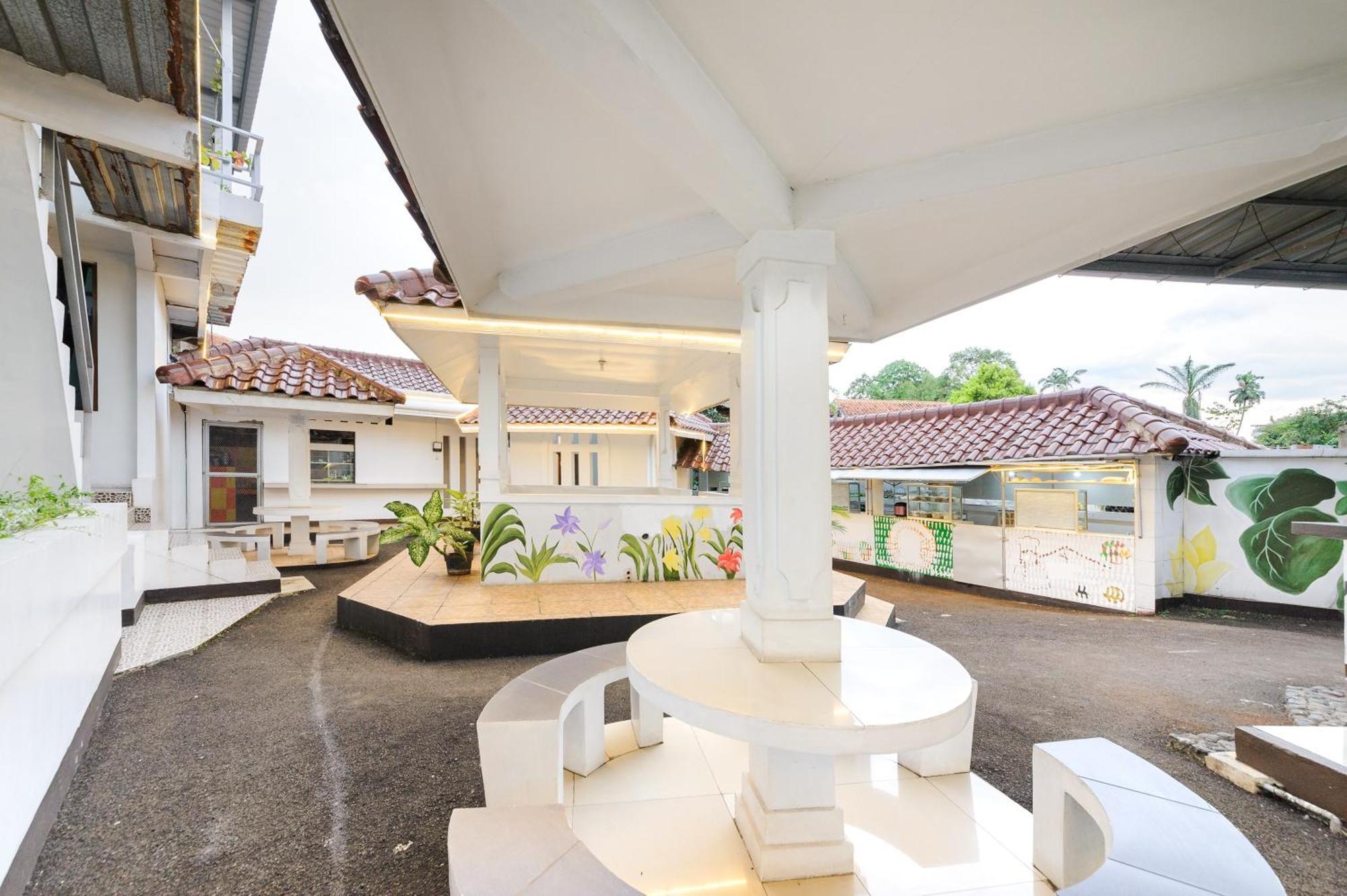 Hotel Reddoorz Syariah Near Taman Air Mancur Bogor Exteriér fotografie